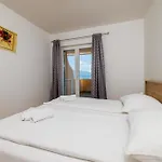 Ruzica F Apartment *