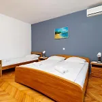 Ruzica F Apartment *