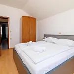 Ruzica F Apartment Lopar
