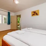 Apartment Ruzica F *