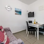 Ruzica F Apartment Lopar