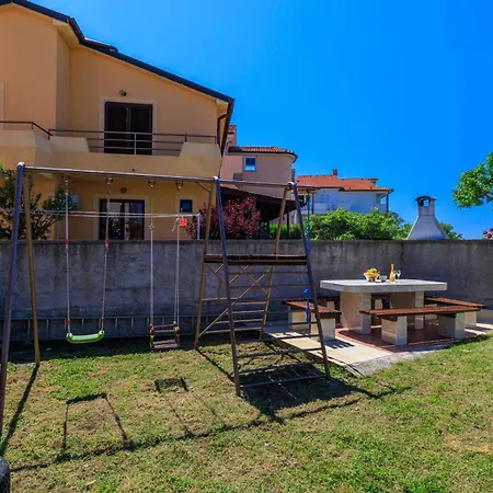 Ruzica F Apartmán *