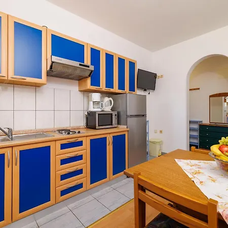 Ruzica F Apartmán *