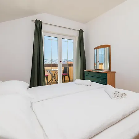 Ruzica F Apartment