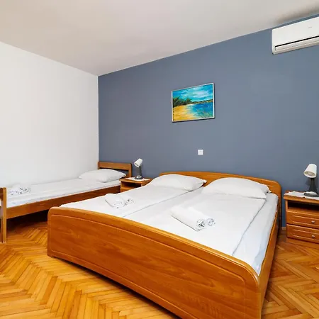 Ruzica F Apartmán *