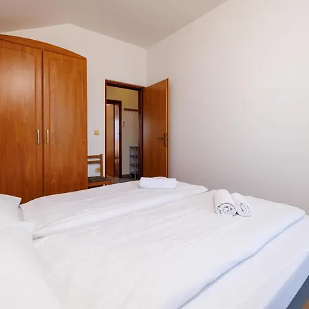 Ruzica F Apartmán *