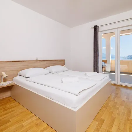 Apartment Ruzica F *