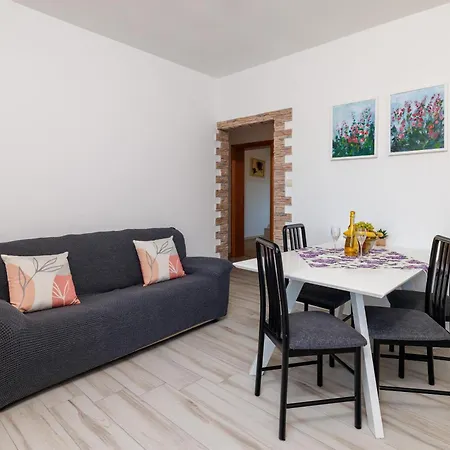 Ruzica F Apartment