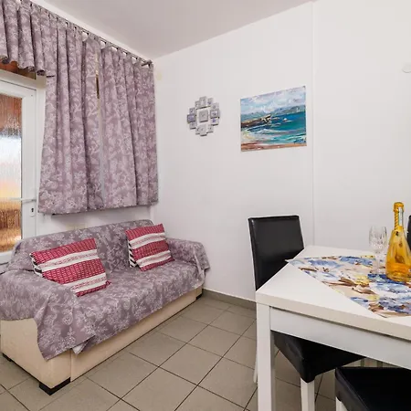 Ruzica F Apartment Lopar